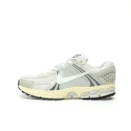 Nike AIR Zoom Vomero 5